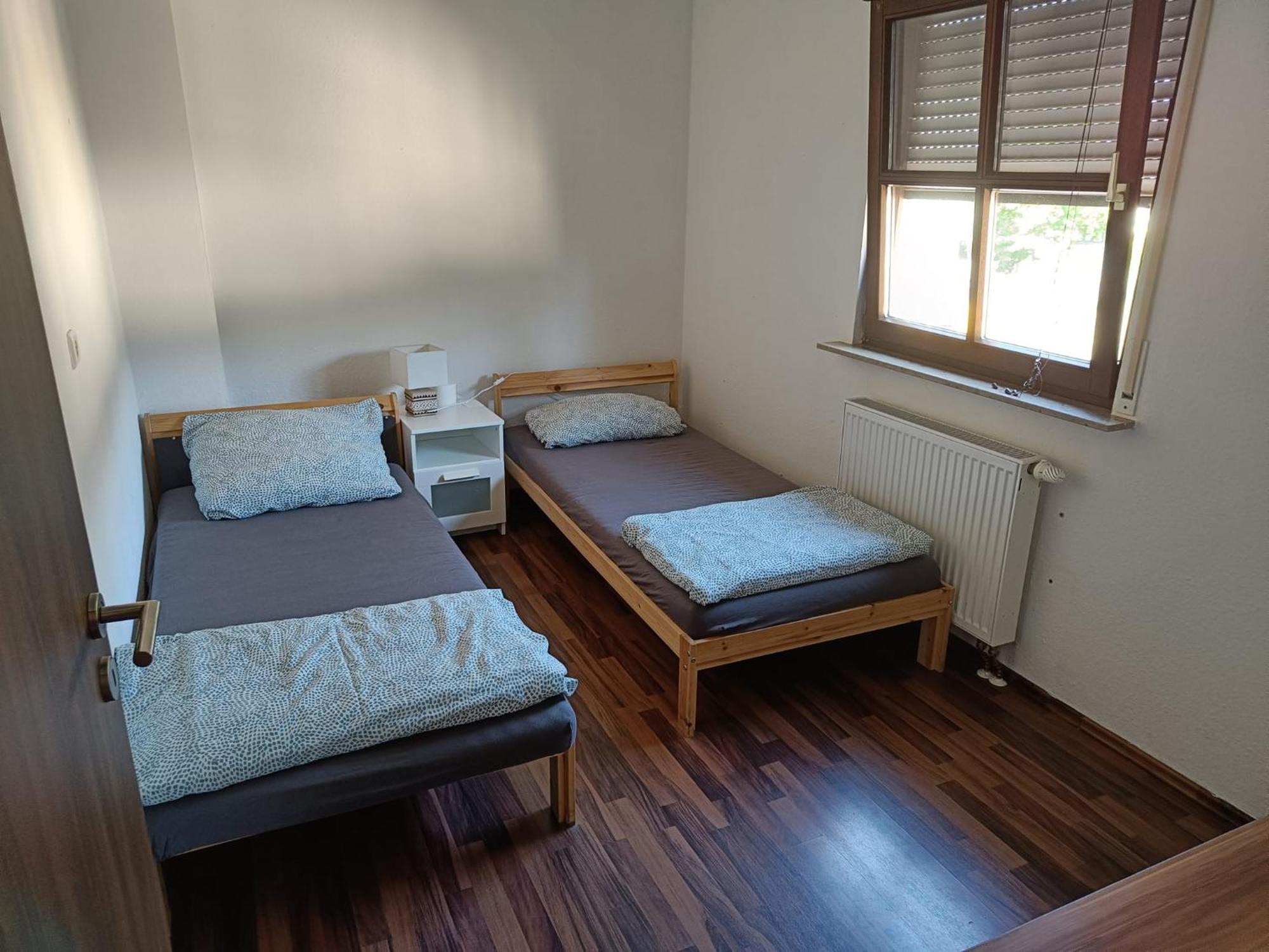 Ferienwohnung mit 123qm für 8 Personen mit sehr großem Garten, einfache Innen-Ausstattung Leipzig Exterior foto