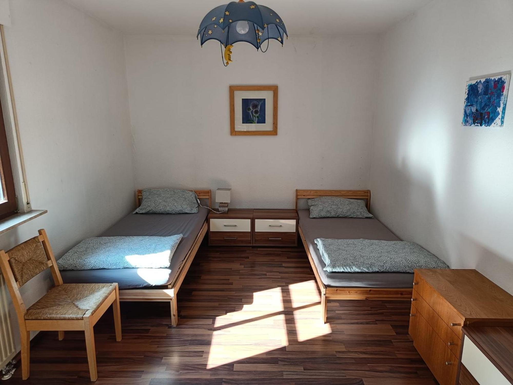 Ferienwohnung mit 123qm für 8 Personen mit sehr großem Garten, einfache Innen-Ausstattung Leipzig Exterior foto