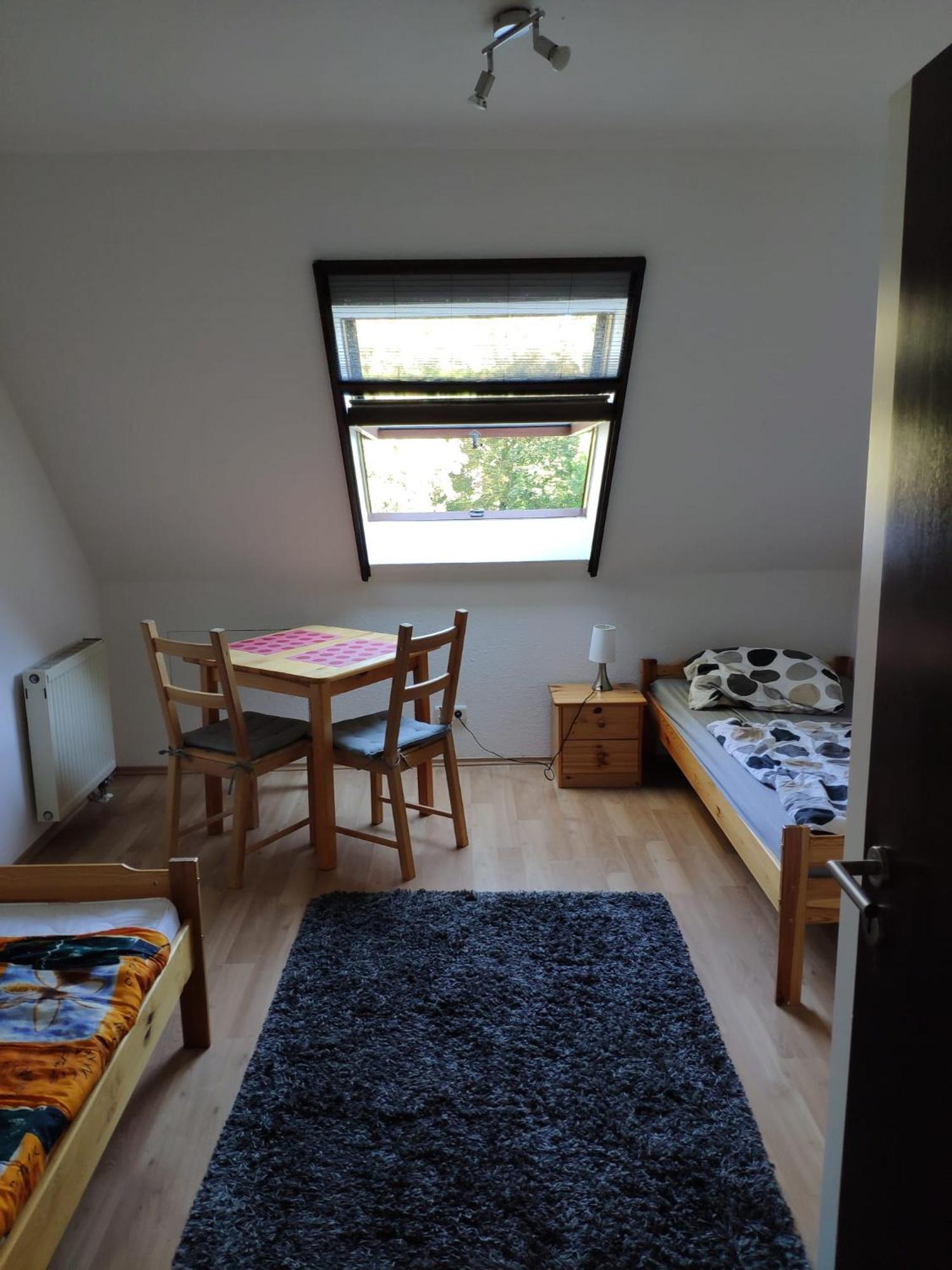 Ferienwohnung mit 123qm für 8 Personen mit sehr großem Garten, einfache Innen-Ausstattung Leipzig Exterior foto