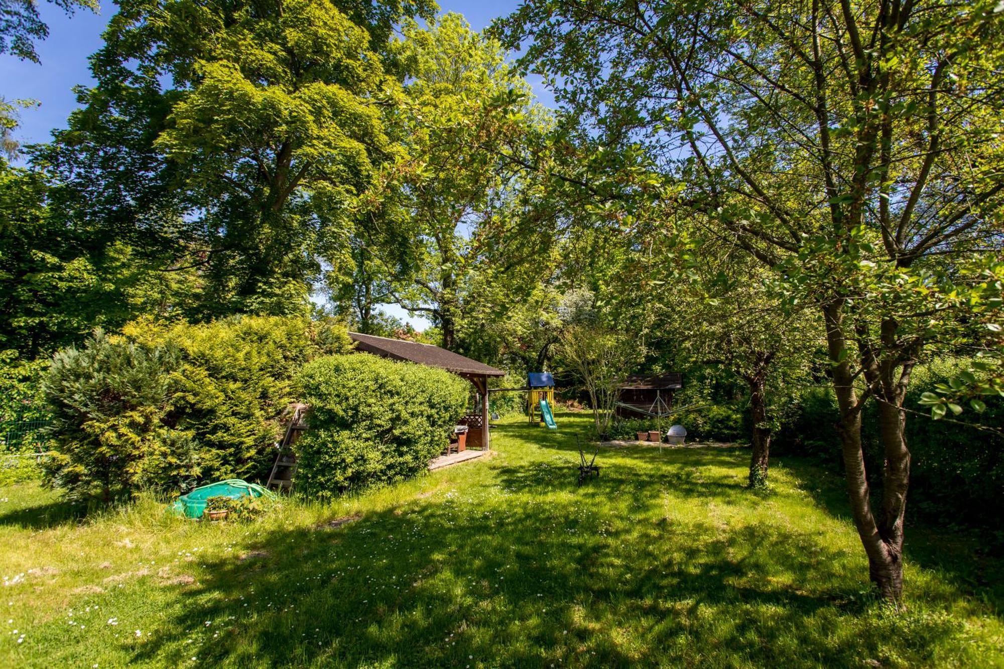 Ferienwohnung mit 123qm für 8 Personen mit sehr großem Garten, einfache Innen-Ausstattung Leipzig Exterior foto