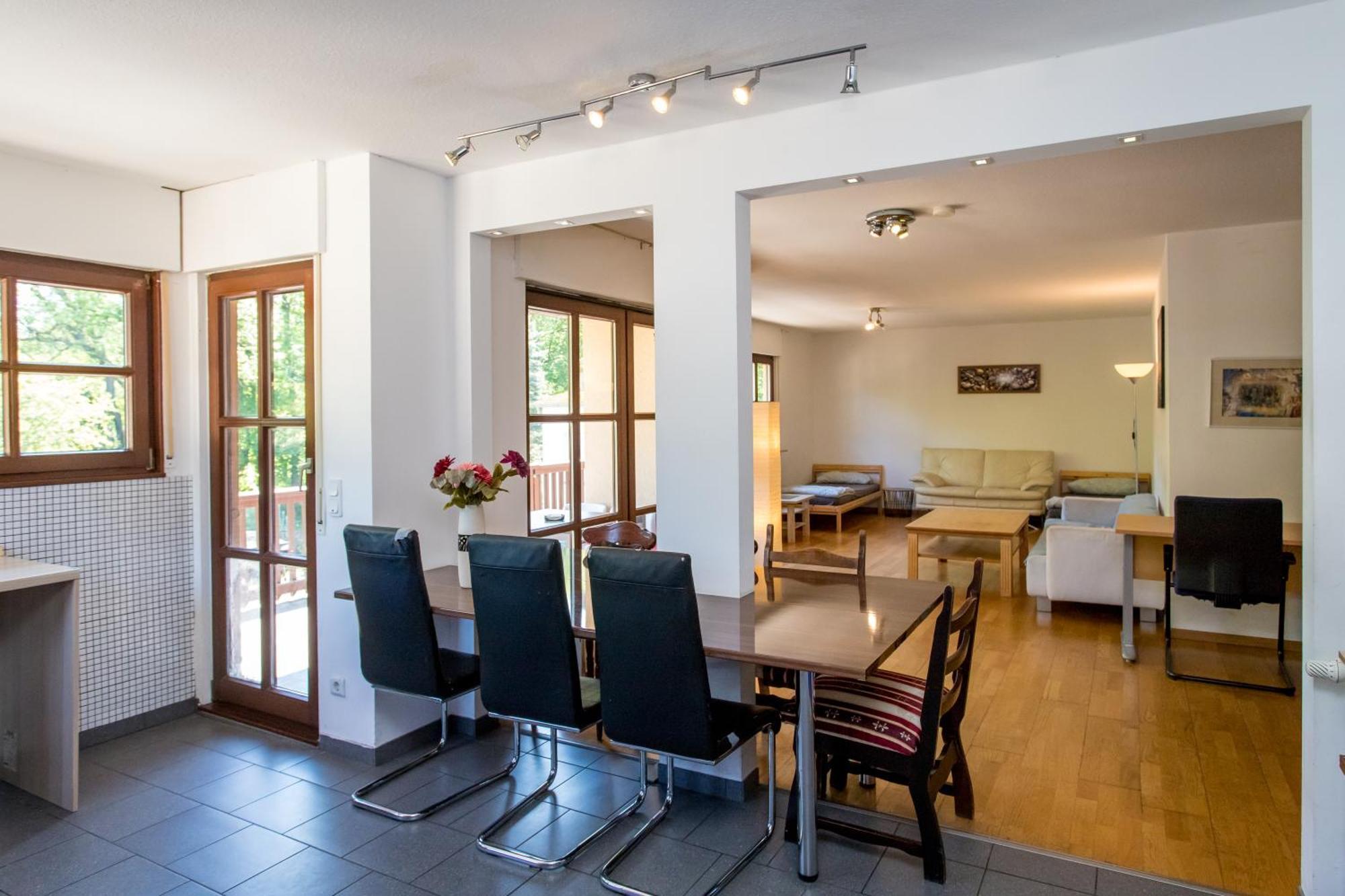 Ferienwohnung mit 123qm für 8 Personen mit sehr großem Garten, einfache Innen-Ausstattung Leipzig Exterior foto
